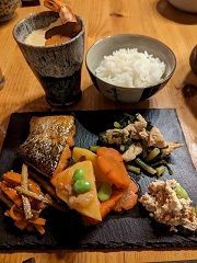 Japanisch Kochen und Sprechen: Souzai mit Reis und Miso-Suppe