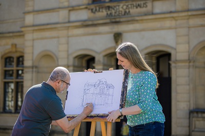 Nuri Irak und Ina Wortmann vor dem Gemälde des Karl-Ernst-Osthaus-Museums